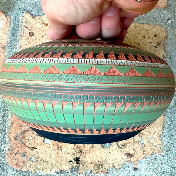 HAND etched/painted pottery award winning Navajo artist Susie Charlie 6.5"x4.25" - Picture 1 of 8